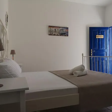 Almyros Beach House Schoinoussa