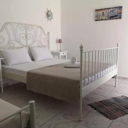 Almyros Beach House * Schoinoussa